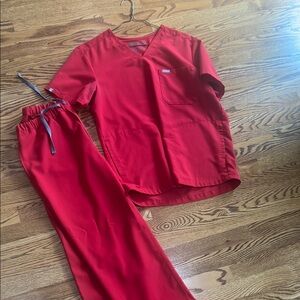 Red Men’s Scrub set, Figs, size M